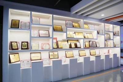 藍(lán)奧股份喜迎南陽(yáng)市副市長(zhǎng)黃鈁蒞臨參觀指導(dǎo)，共話網(wǎng)絡(luò)文化經(jīng)營(yíng)發(fā)展